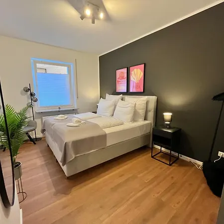 Shiny Homes - Urban Chic Near Center *