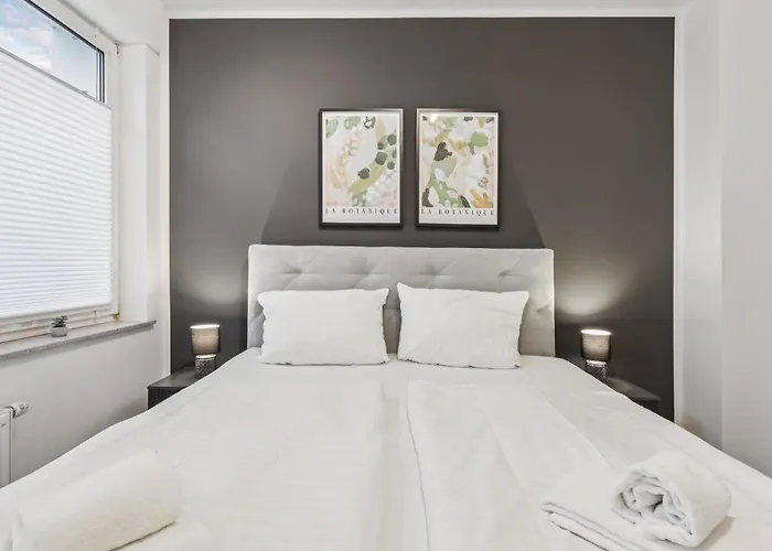 Shiny Homes - Urban Chic Near Center