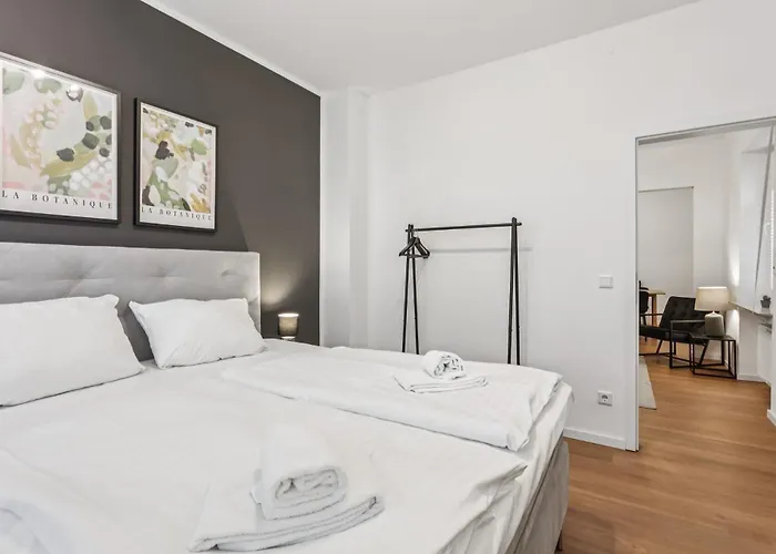 Shiny Homes - Urban Chic Near Center Lejlighed *