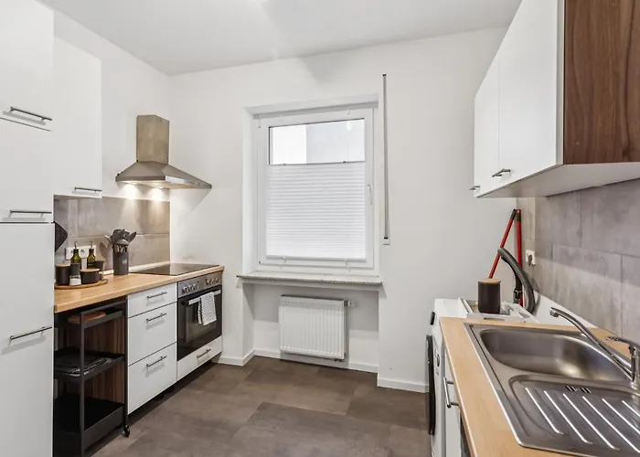 Shiny Homes - Urban Chic Near Center Lejlighed